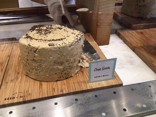 Халва с молотыми грецкими орехами и семенами чиа