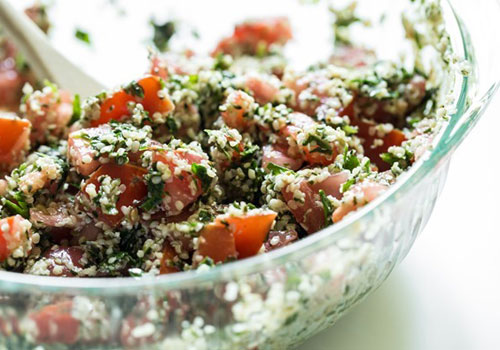 Салат с семенами конопли 