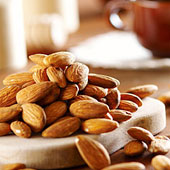 Миндаль источник белка, клетчатки, витамина E 