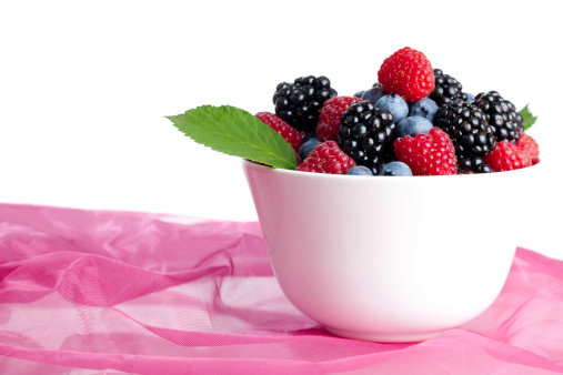 Замена сладостей на ягоды поможет похудеть 