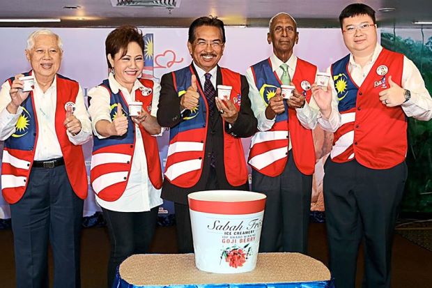 Мороженое с&nbsp;ягодами годжи