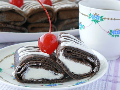 Блины из&nbsp;черемуховой муки с&nbsp;творожным кремом