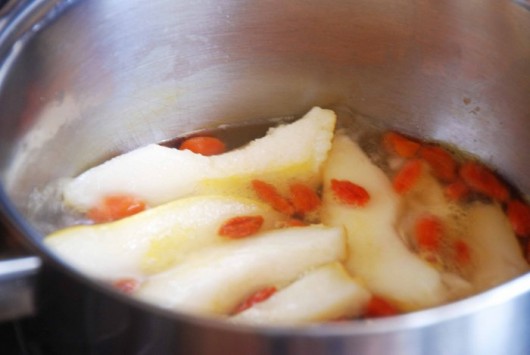 Годжи-имбирные миндальные груши Годжи-имбирные миндальные груши