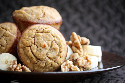 Беззерновые пряные бананово-ореховые кексы с кокосовым маслом