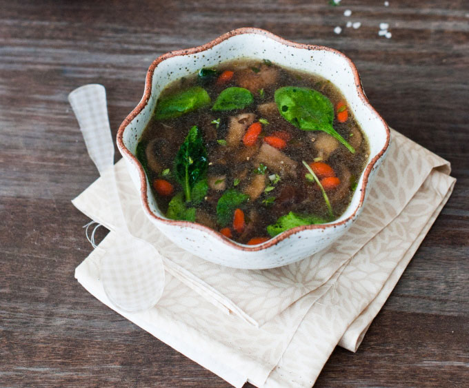 грибной суп с ягодами годжи грибной суп с ягодами годжи