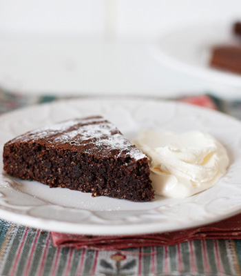 Пирог из&nbsp;черемуховой муки с&nbsp;миндалем