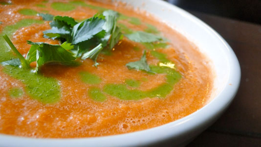 Морковный суп с годжи, апельсином и имбирем